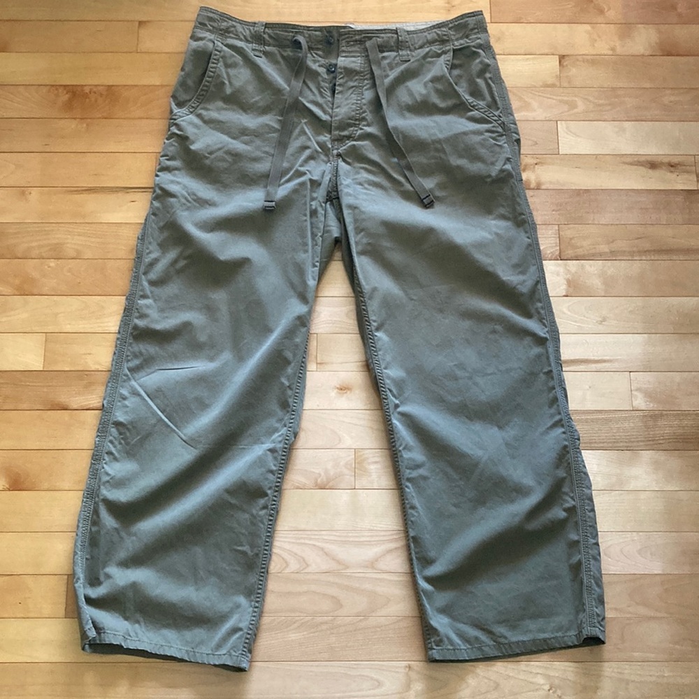 Mens’ olive Gap pants, size medium